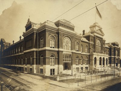 Ausstellung und Musikhalle, Außenansicht. Olive Street zwischen der Dreizehnten und Vierzehnten Straße, St. Louis von Emil Boehl
